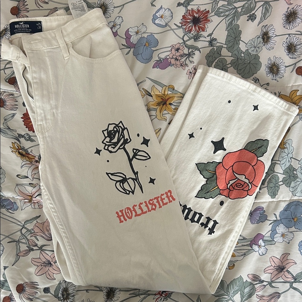 Hollister Women's Cream Jeans with Rose Graphics